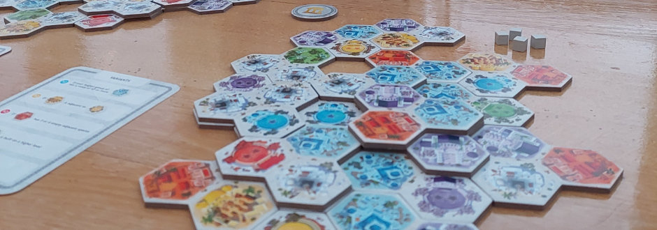 Akropolis Solo Review