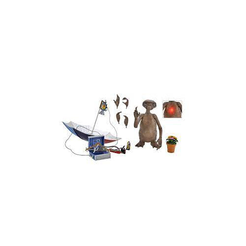 E.T. 40th Anniversary Deluxe E.T. With Led Chest Ultimate 7 Inch Scale Action Figure