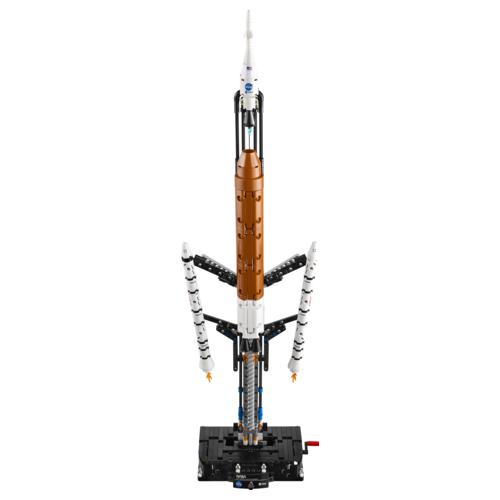 Lego Technic 42221 NASA Artemis Space Launch System Rocket