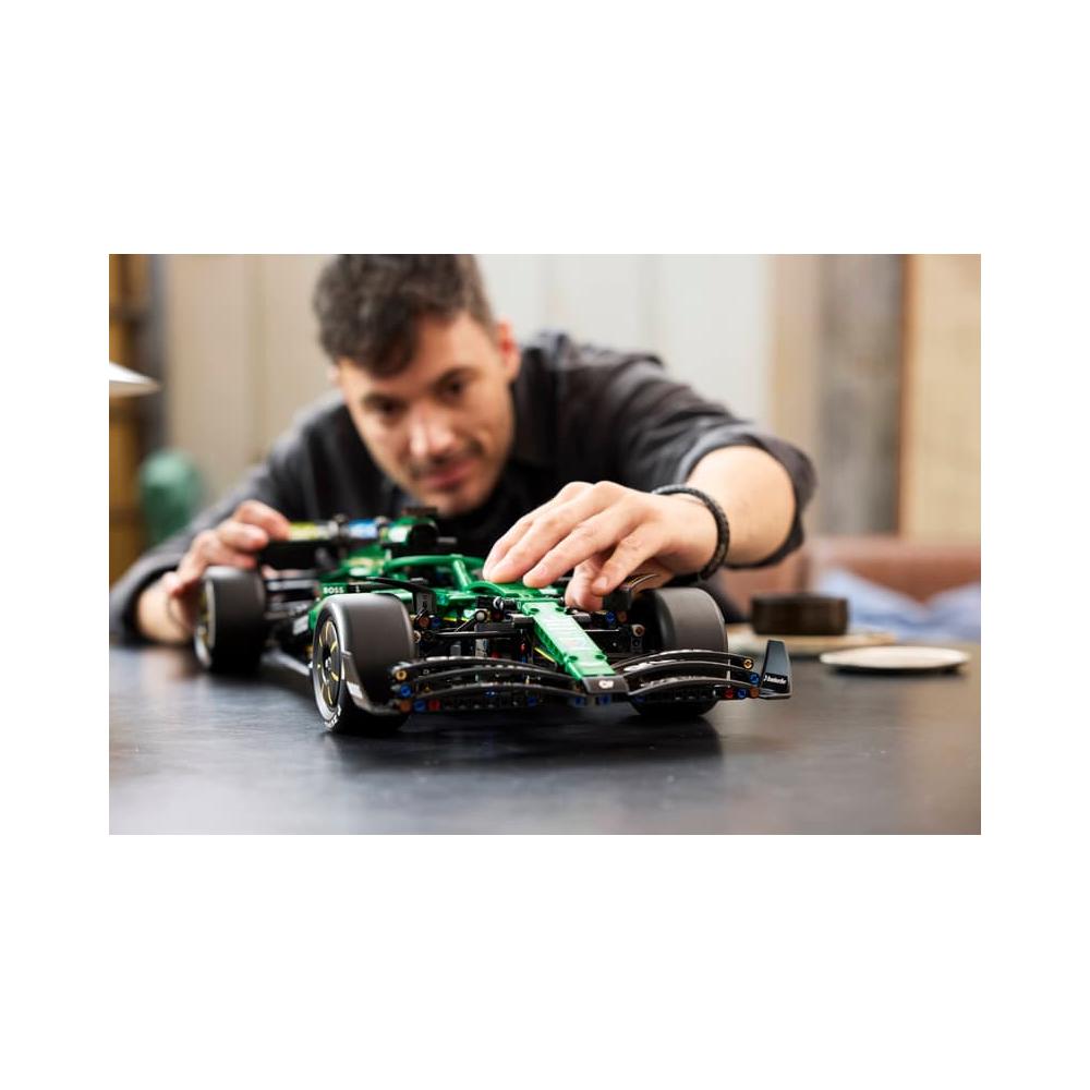 Lego Technic 42240 Aston Martin Aramco AMR25 F1 Car