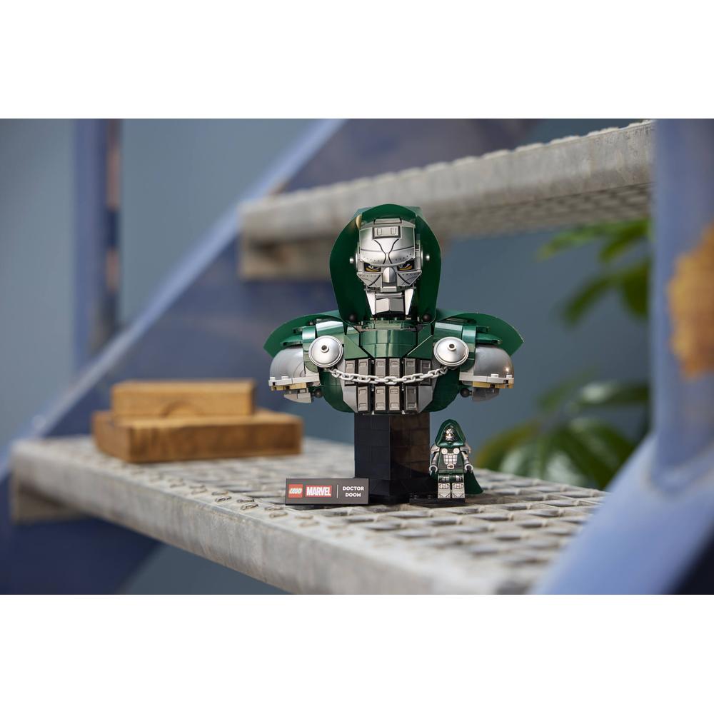Lego Super Heroes 76345 Doctor Doom Bust