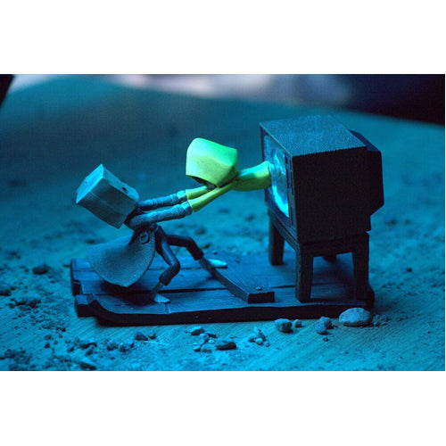 Little Nightmares II: TV Edition - PS4 - Gameplay Shot 1