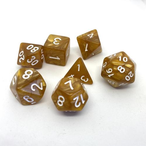 Dice Set Pearl: Toffee/White